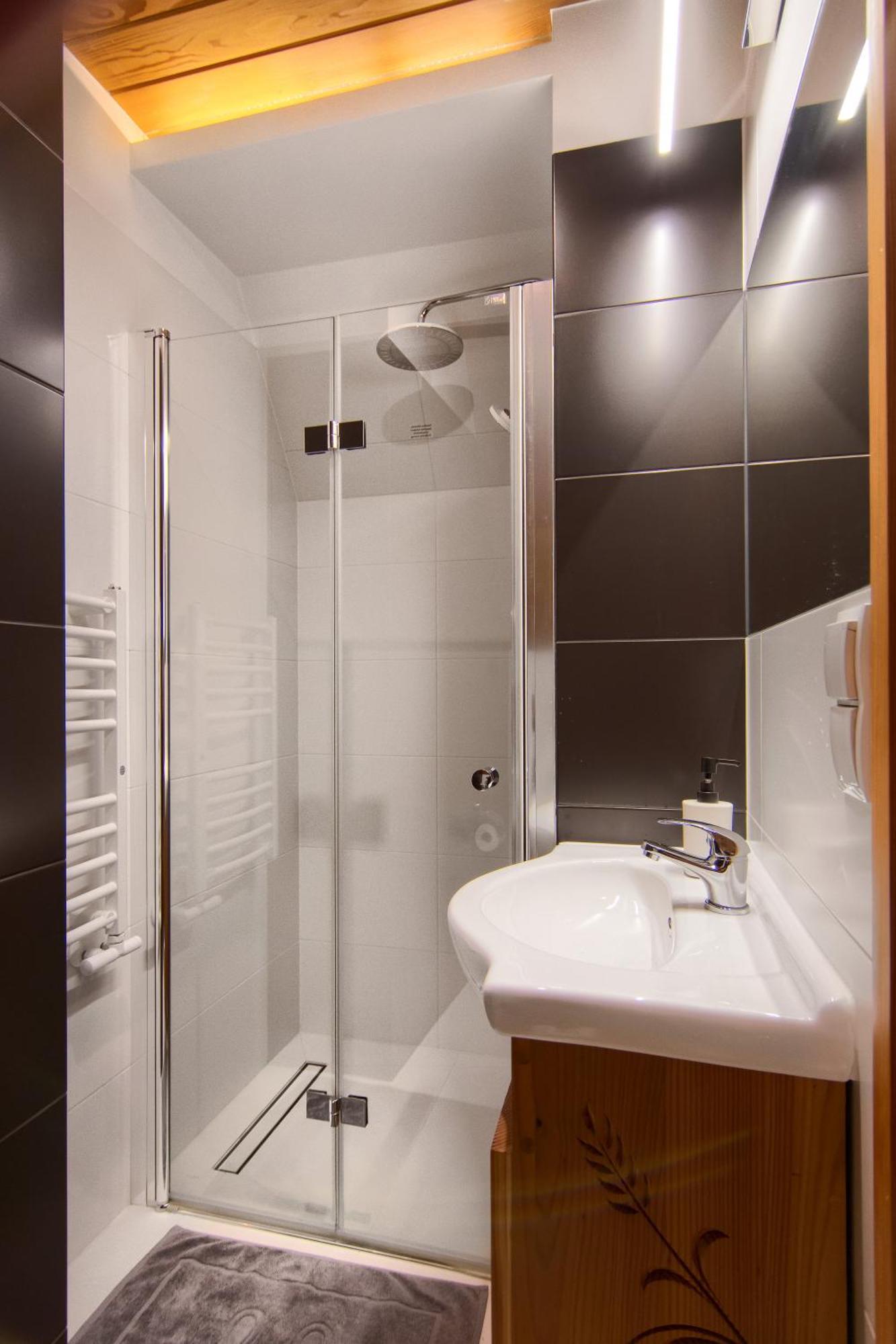 Modrzewiowa Apartamenty โปโรนิน ภายนอก รูปภาพ
