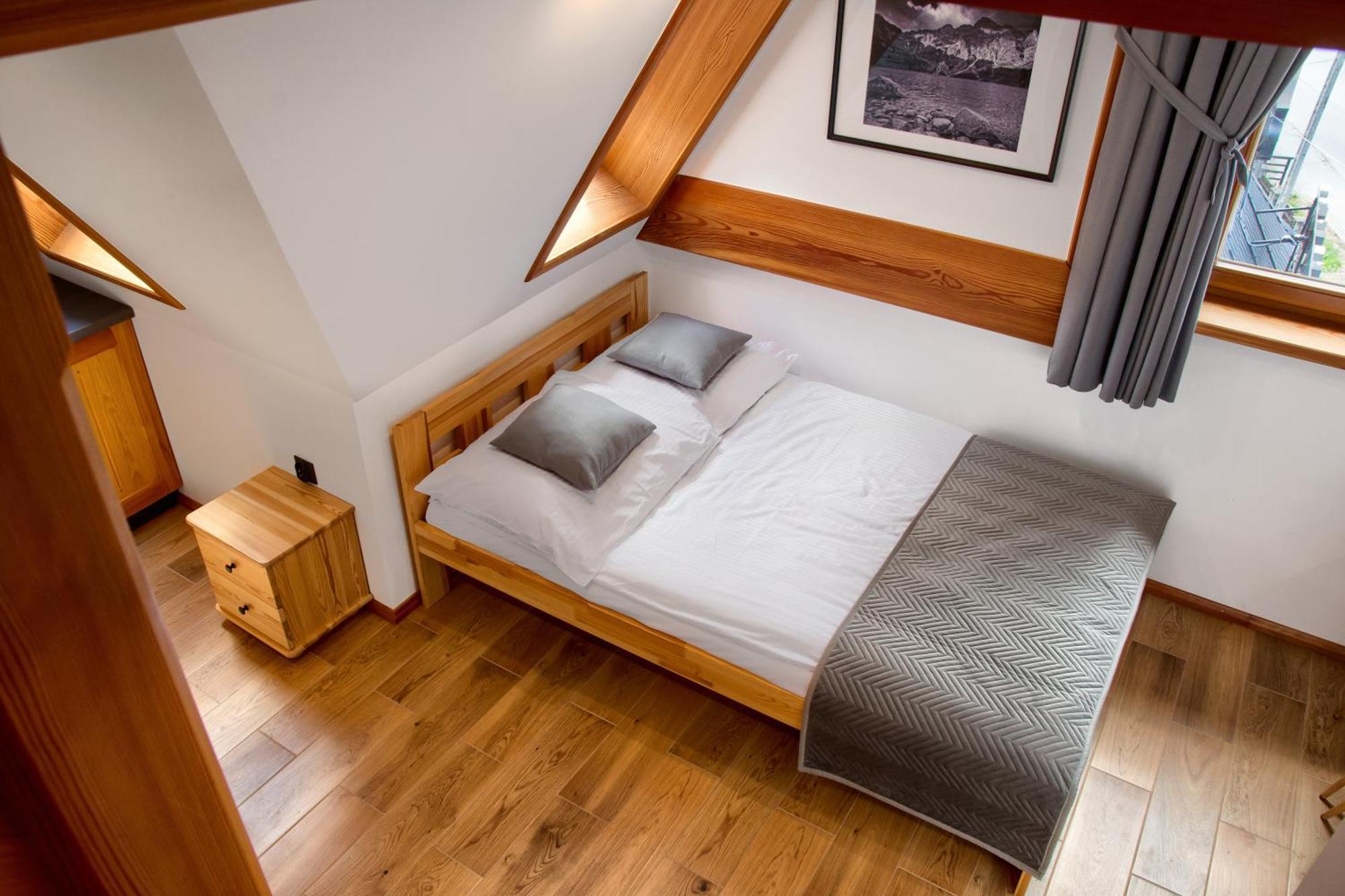 Modrzewiowa Apartamenty โปโรนิน ภายนอก รูปภาพ