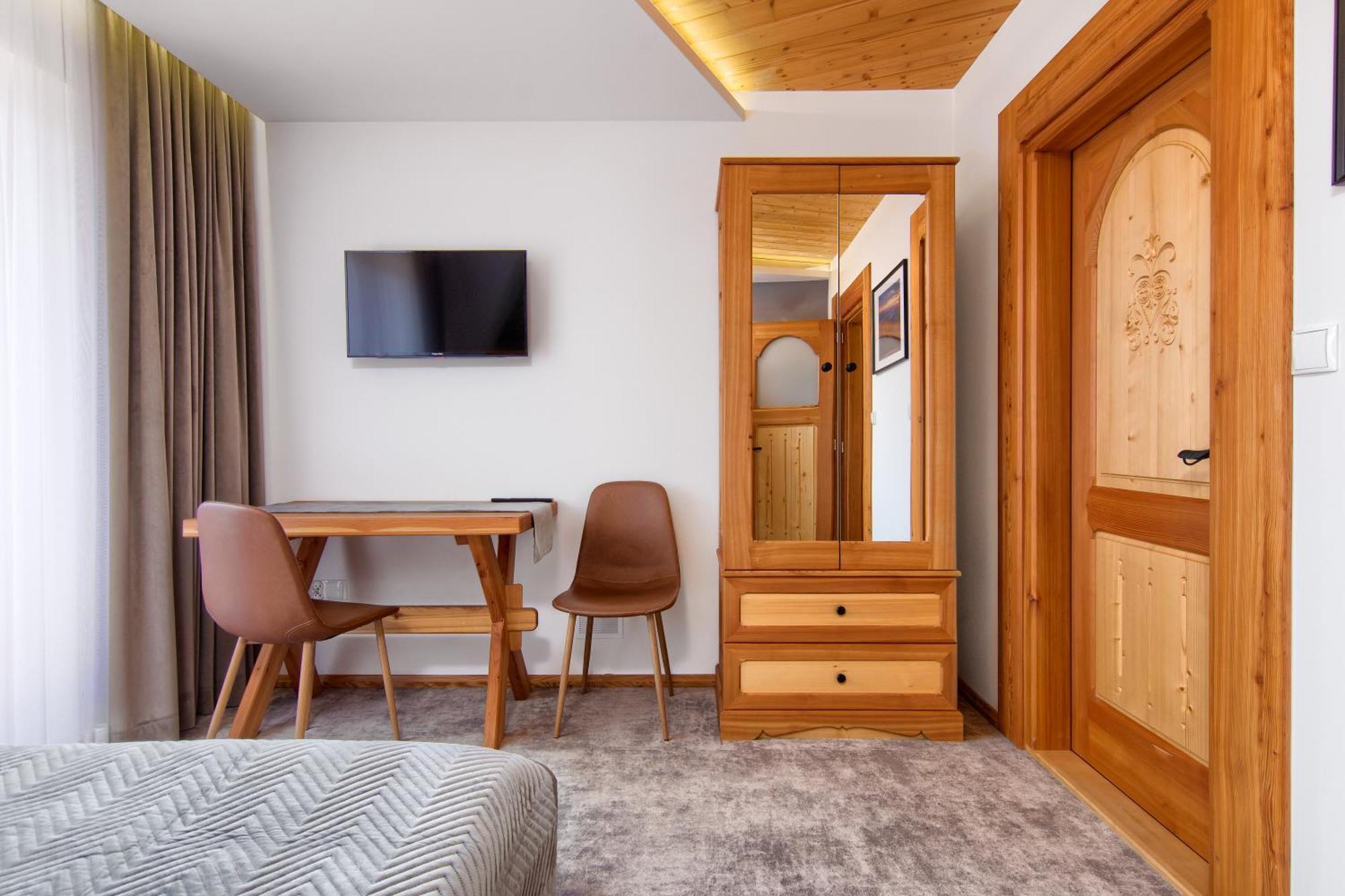 Modrzewiowa Apartamenty โปโรนิน ภายนอก รูปภาพ