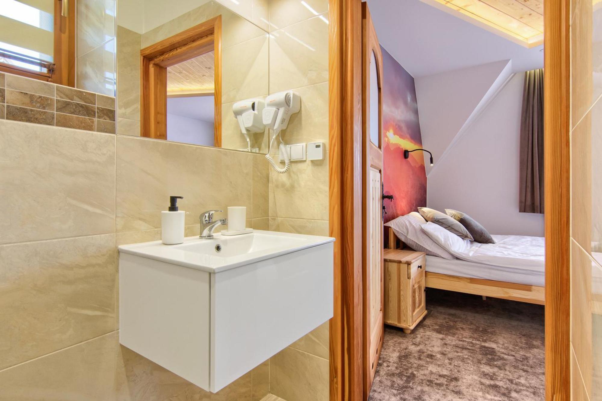 Modrzewiowa Apartamenty โปโรนิน ภายนอก รูปภาพ